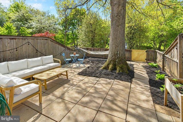 4 EATON CT, Hopewell, NJ 08525