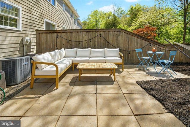 4 EATON CT, Hopewell, NJ 08525