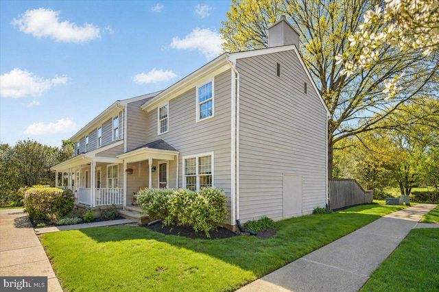 4 EATON CT, Hopewell, NJ 08525