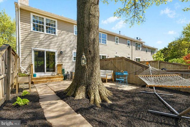 4 EATON CT, Hopewell, NJ 08525