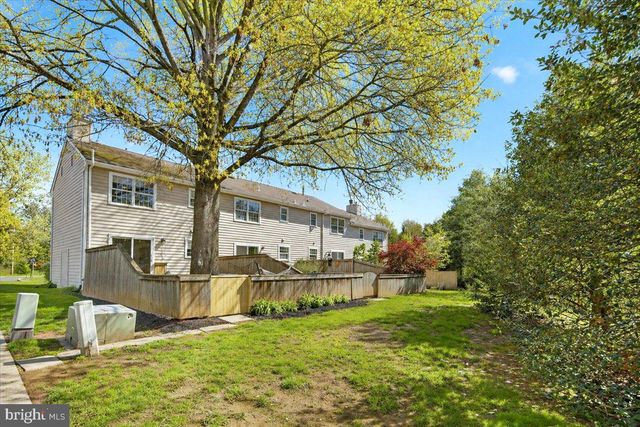 4 EATON CT, Hopewell, NJ 08525