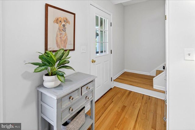 4 EATON CT, Hopewell, NJ 08525