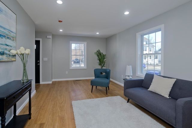 16-20 Cambridge St, Springfield, MA 01108