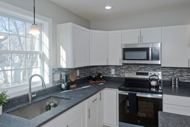 16-20 Cambridge St, Springfield, MA 01108