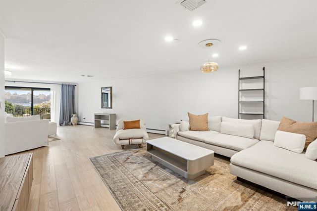 11A Riverview Circle 11A, North Bergen, NJ 07047