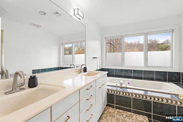 11A Riverview Circle 11A, North Bergen, NJ 07047