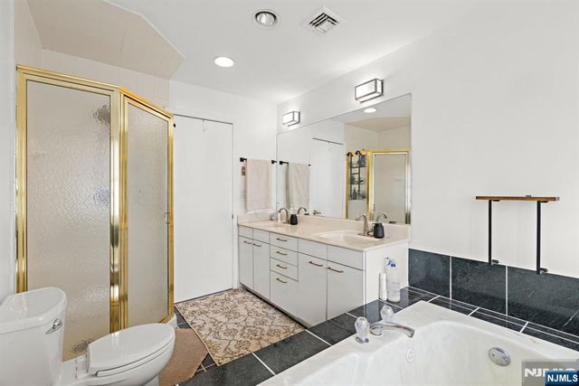 11A Riverview Circle 11A, North Bergen, NJ 07047