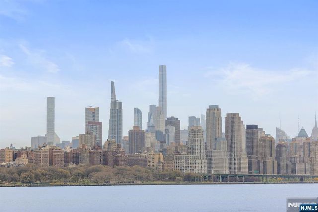 11A Riverview Circle 11A, North Bergen, NJ 07047