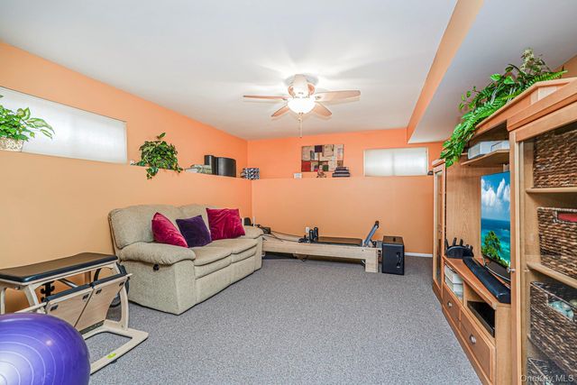 10 Dunhill Lane, Staten Island, NY 10309