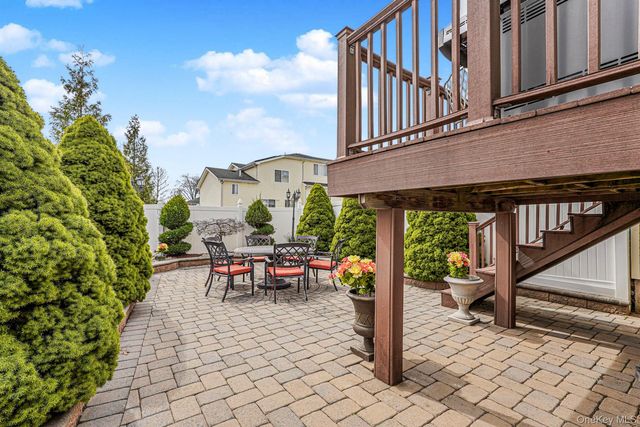 10 Dunhill Lane, Staten Island, NY 10309