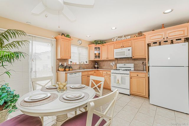 10 Dunhill Lane, Staten Island, NY 10309