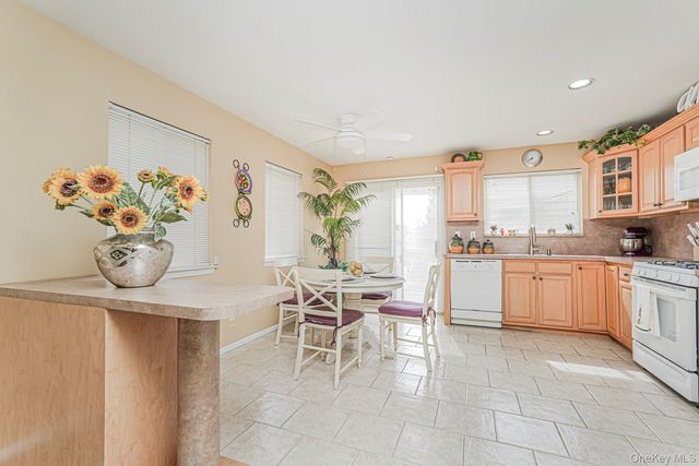 10 Dunhill Lane, Staten Island, NY 10309