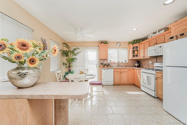 10 Dunhill Lane, Staten Island, NY 10309