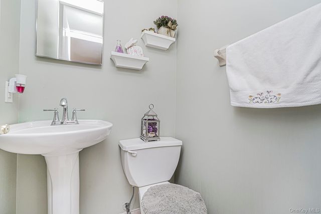 10 Dunhill Lane, Staten Island, NY 10309