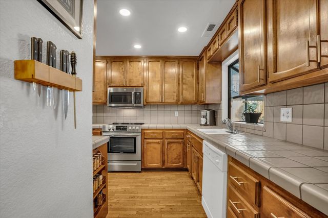 985 Camphor St, Manteca, CA 95337