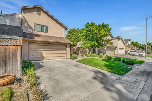 985 Camphor St, Manteca, CA 95337