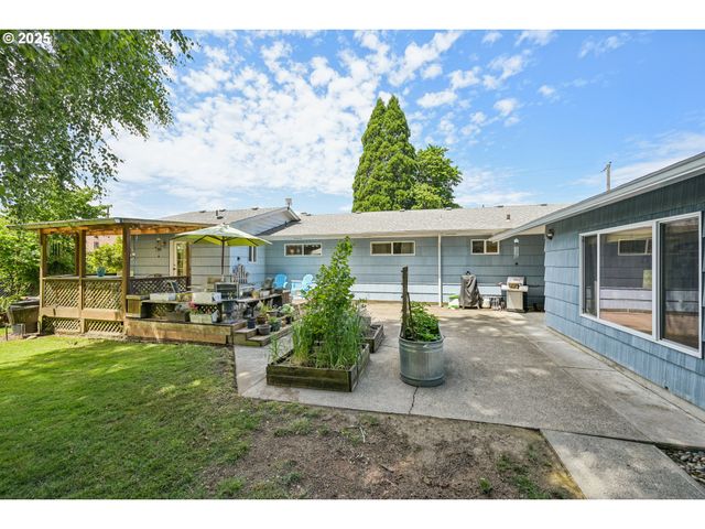 910 CRESTLINE Dr, Longview, WA 98632