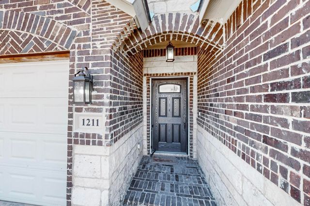 1211 Dacki Avenue, Dallas, TX 75211