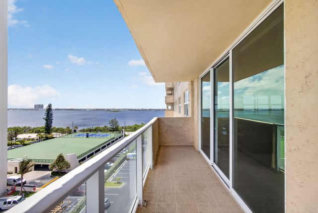 5440 N Ocean Drive 807, Singer Island, FL 33404