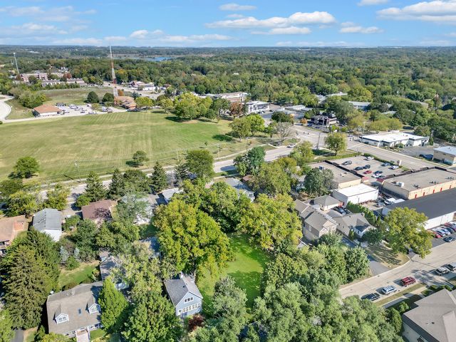 212 W Ellis Avenue, Libertyville, IL 60048