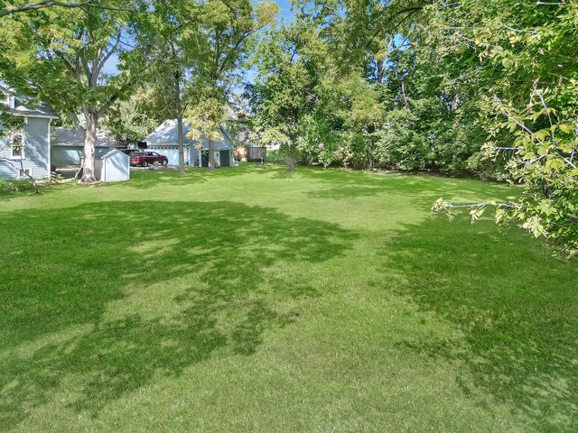 212 W Ellis Avenue, Libertyville, IL 60048