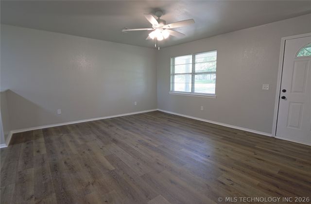 1004 NE 9th Street, Wagoner, OK 74467