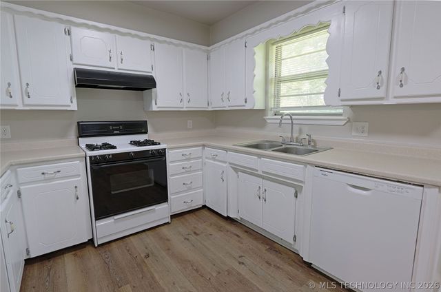 1004 NE 9th Street, Wagoner, OK 74467