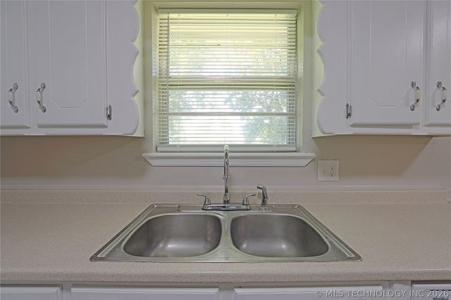 1004 NE 9th Street, Wagoner, OK 74467