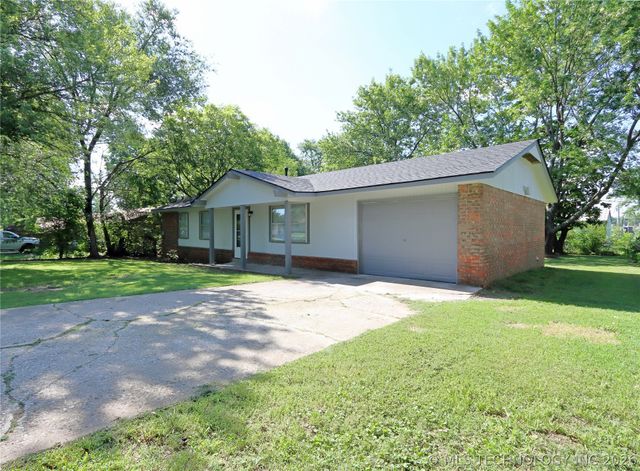 1004 NE 9th Street, Wagoner, OK 74467