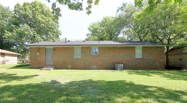 1004 NE 9th Street, Wagoner, OK 74467
