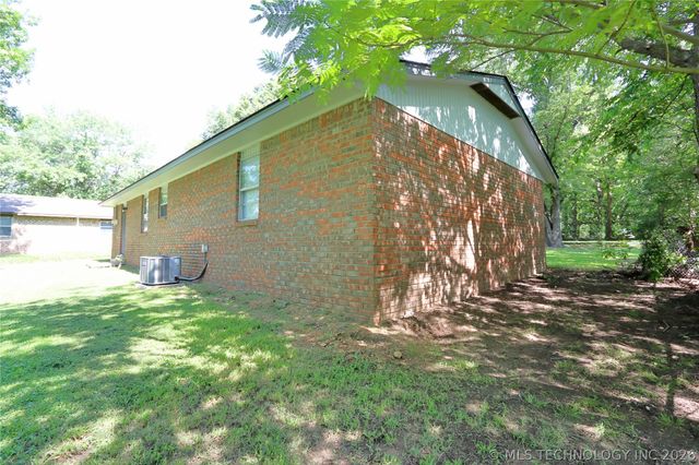 1004 NE 9th Street, Wagoner, OK 74467