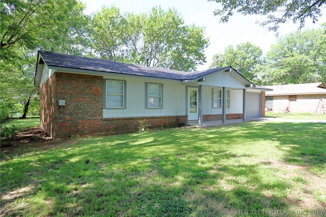1004 NE 9th Street, Wagoner, OK 74467