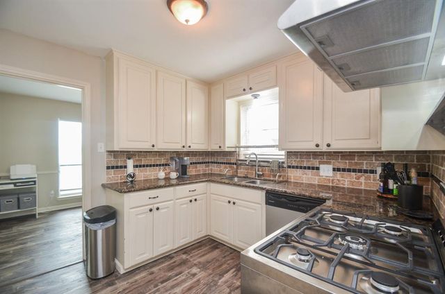 2719 Mustang Road, Alvin, TX 77511
