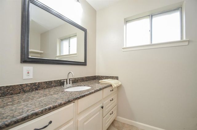 2719 Mustang Road, Alvin, TX 77511