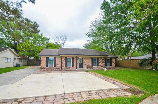 2719 Mustang Road, Alvin, TX 77511