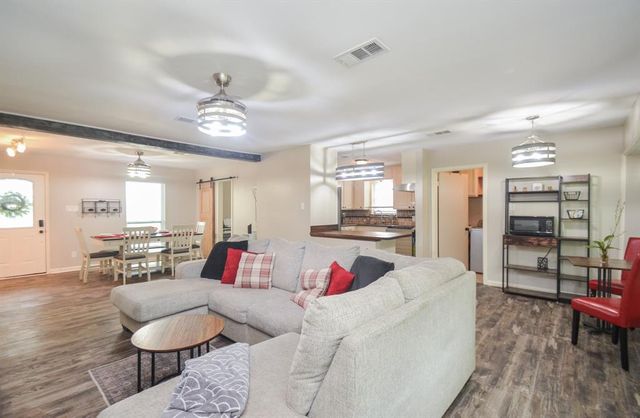 2719 Mustang Road, Alvin, TX 77511