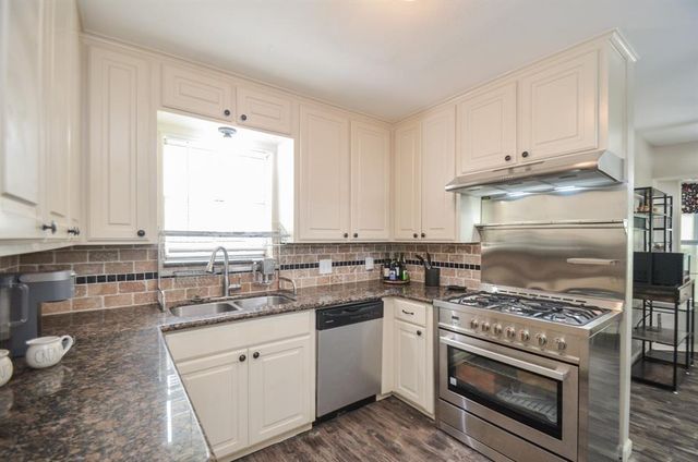 2719 Mustang Road, Alvin, TX 77511