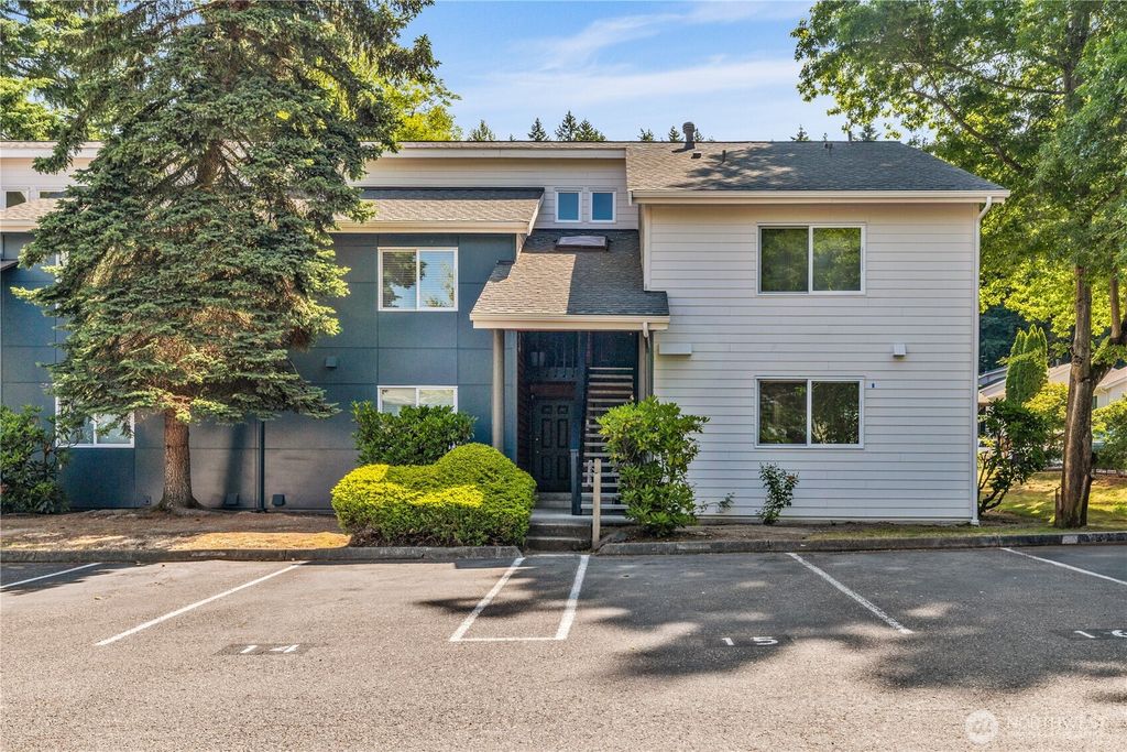 12608 NE 119th Street #B8, Kirkland, WA 98034