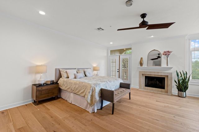 1937 Rue De St Tropez ST 5, Austin, TX 78746