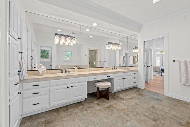 1937 Rue De St Tropez ST 5, Austin, TX 78746