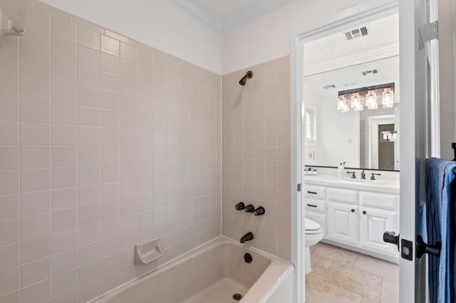 1937 Rue De St Tropez ST 5, Austin, TX 78746