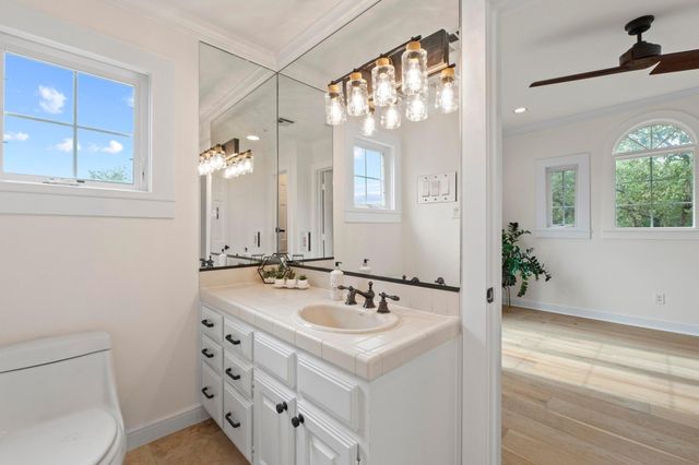 1937 Rue De St Tropez ST 5, Austin, TX 78746