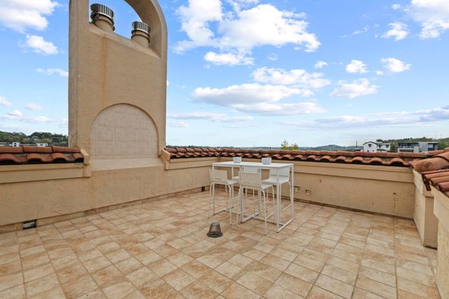 1937 Rue De St Tropez ST 5, Austin, TX 78746