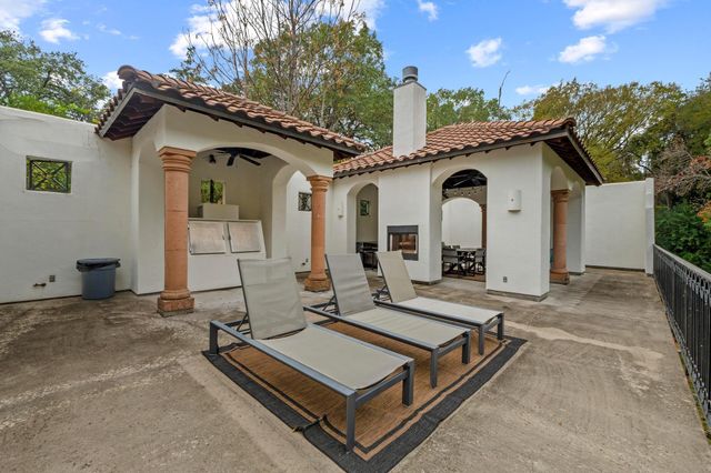 1937 Rue De St Tropez ST 5, Austin, TX 78746