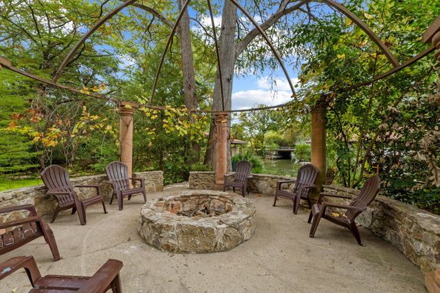 1937 Rue De St Tropez ST 5, Austin, TX 78746