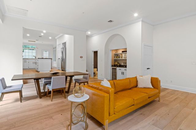 1937 Rue De St Tropez ST 5, Austin, TX 78746