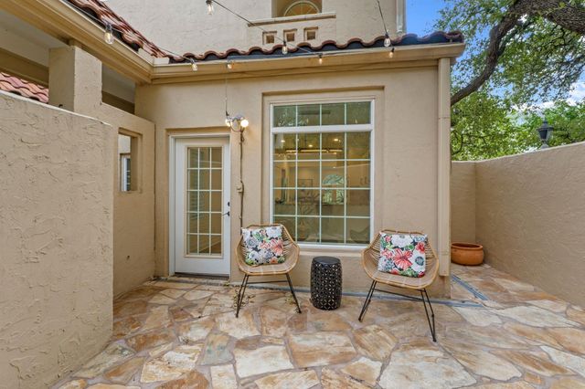 1937 Rue De St Tropez ST 5, Austin, TX 78746