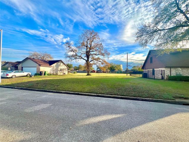 1115 Gardendale Drive, Houston, TX 77018