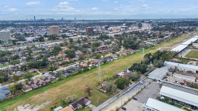 1115 Gardendale Drive, Houston, TX 77018