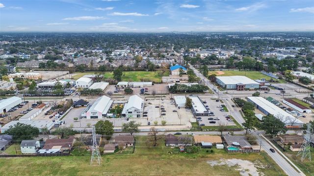 1115 Gardendale Drive, Houston, TX 77018